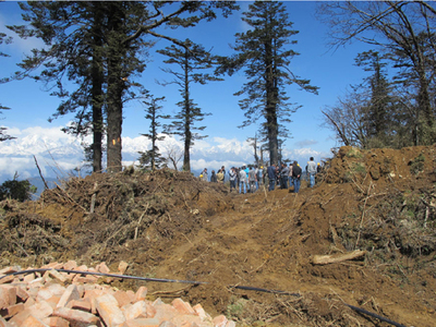 縣委常委、縣政府副縣長胡濟均到王崗坪調研生態(tài)旅游開發(fā)建設項目