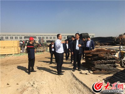 李國(guó)珍現(xiàn)場(chǎng)調(diào)度開(kāi)發(fā)區(qū)棚改、工廠企業(yè)等重點(diǎn)項(xiàng)目